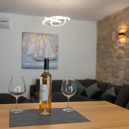 Kamarin Luxury Apartamento *