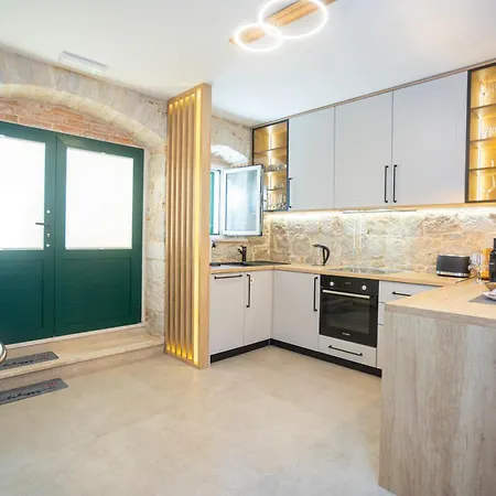 Apartment Kamarin Luxury Split