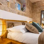 Kamarin Luxury Split