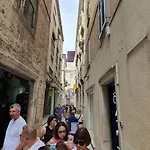 Kamarin Luxury Split