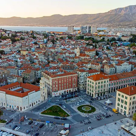 Kamarin Luxury 아파트 *