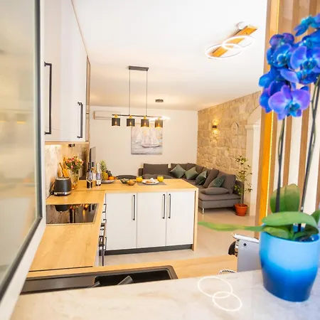 Kamarin Luxury Apartment