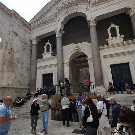 Апартаменти Kamarin Luxury *