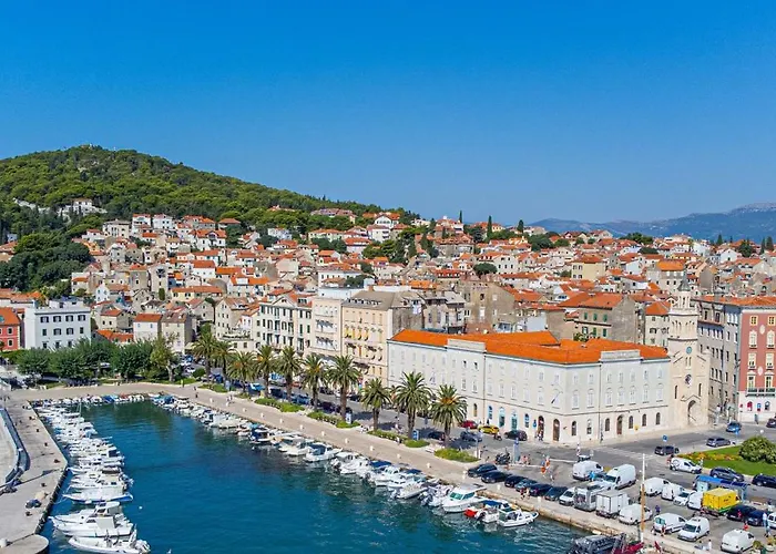 Kamarin Luxury Split