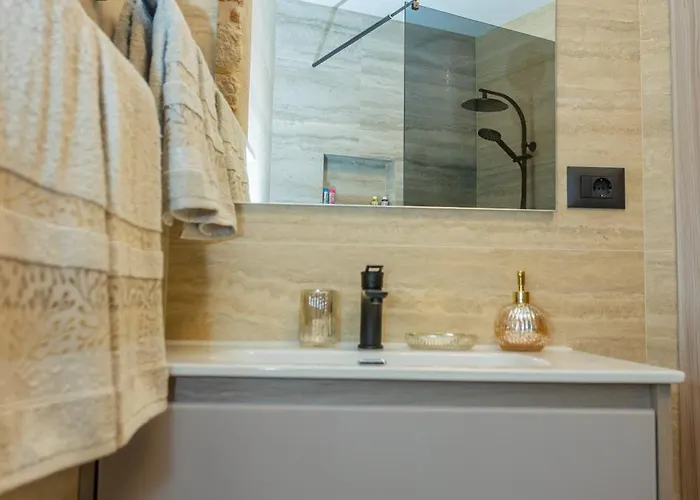 Kamarin Luxury Lägenhet *