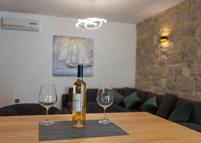 Kamarin Luxury Lägenhet *