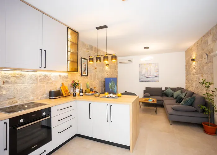 Kamarin Luxury Split