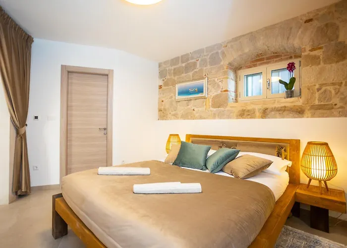 Kamarin Luxury Split