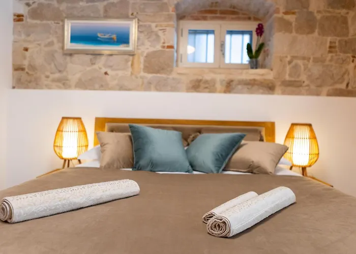 Kamarin Luxury Split