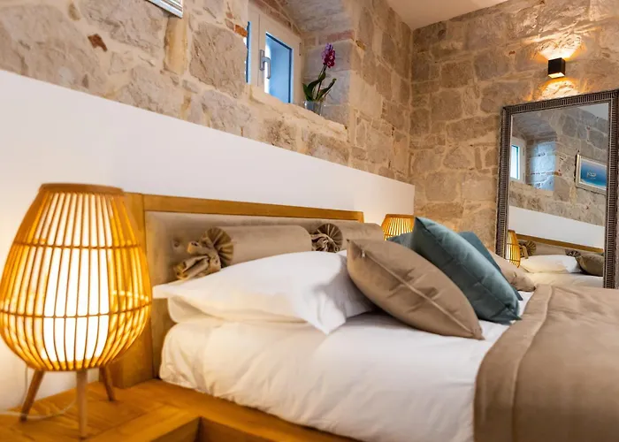 Kamarin Luxury Split