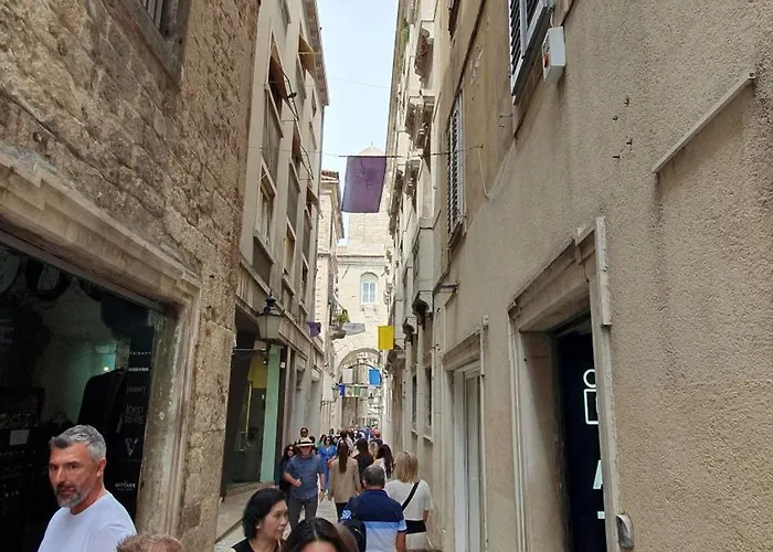 Kamarin Luxury Split