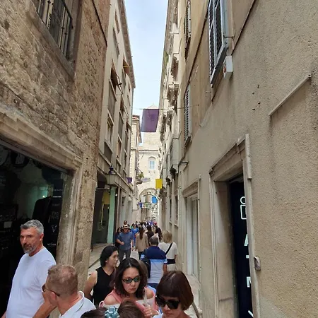 Kamarin Luxury Split